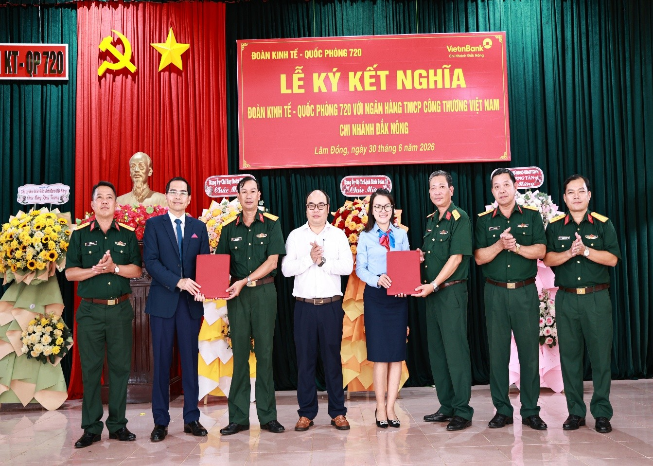 Đoàn Kinh tế - Quốc phòng 720 (Binh đoàn 16) và VietinBank hỗ trợ nguồn vốn sinh kế cho người dân
